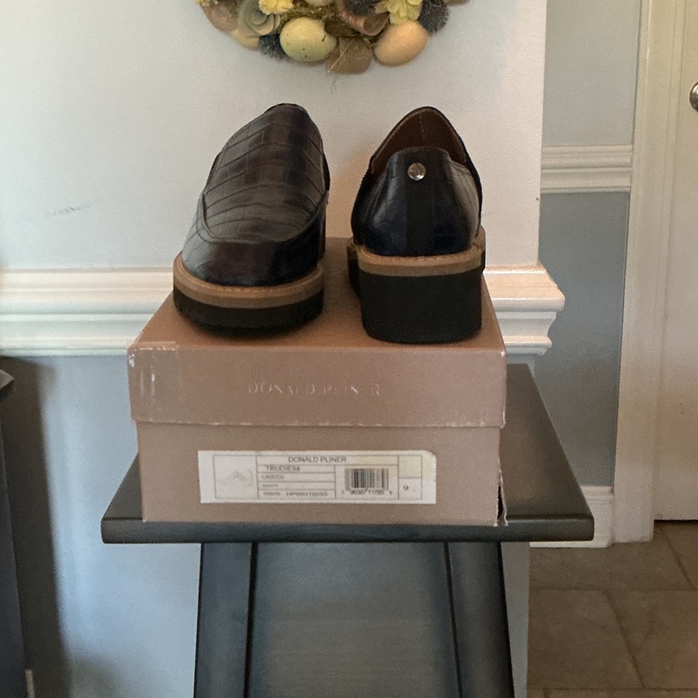 Donald Pliner Women’s Croc-Embossed Navy Leather Slip-On Loafers